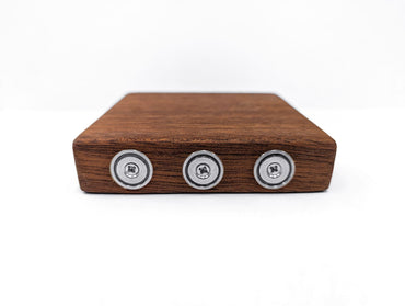 Magnetized side of the floating shelf in mahogany 